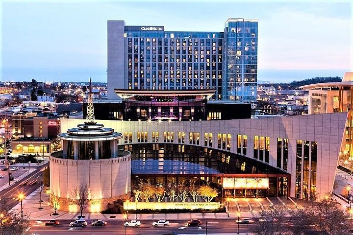 Image of the country music hall of fame in Nashville Tennessee 